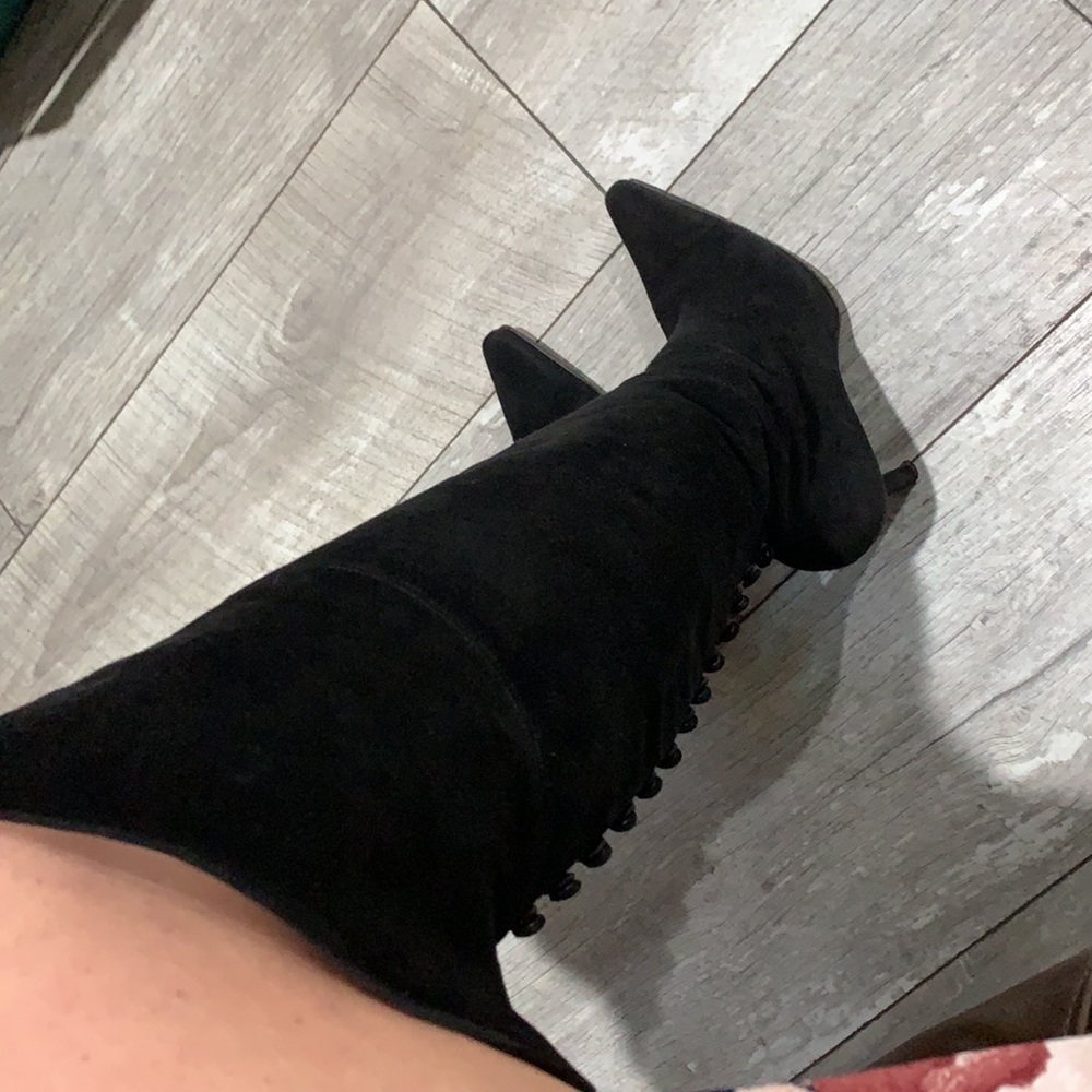 Classy Stuart Weitzman Boots - Picture 10 of 12